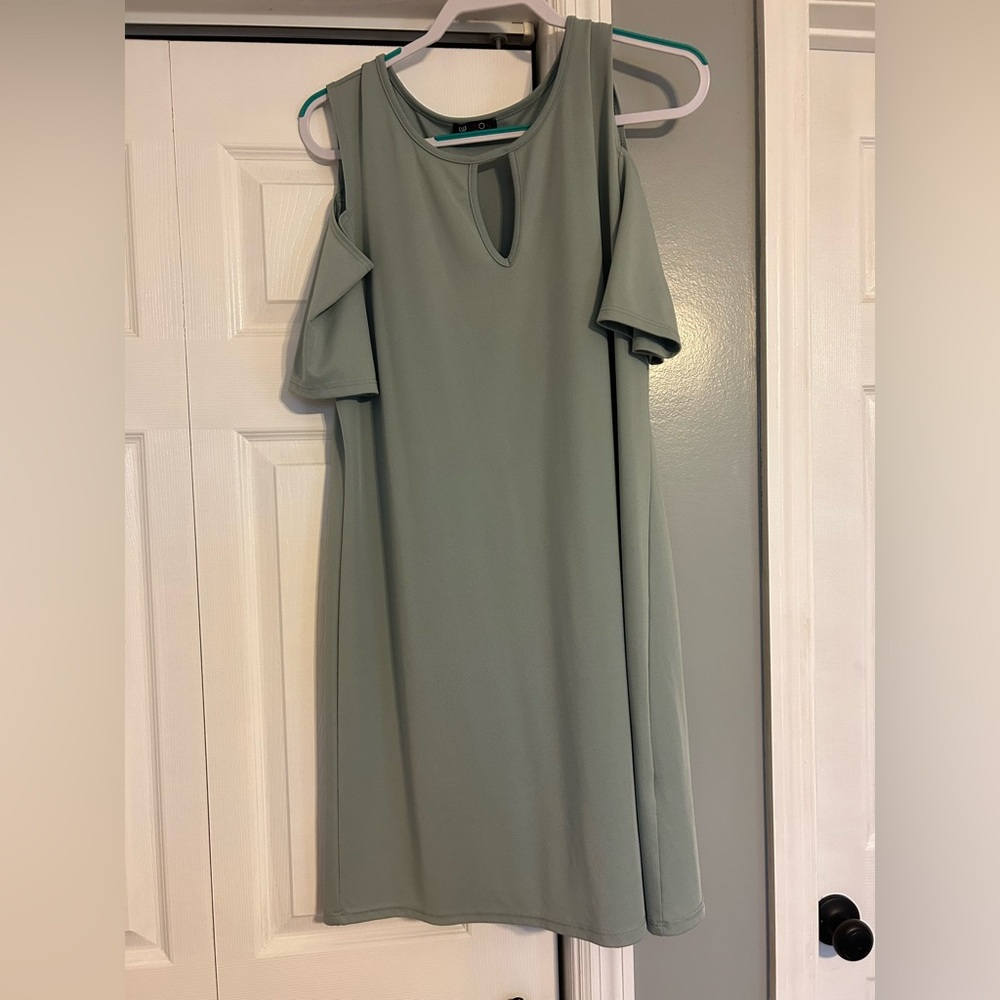 Women’s dress, size XL